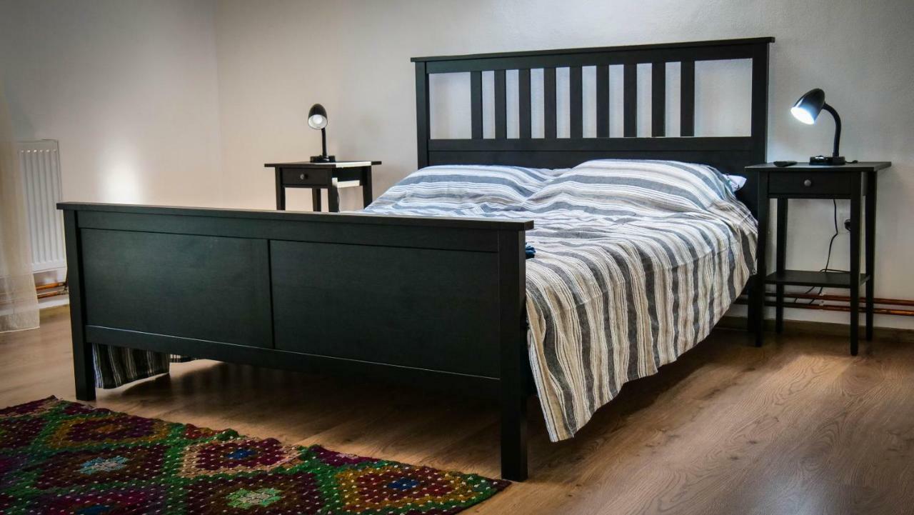 Pensiunea Gradinarilor Cu Ciubar Si Statie De Incarcare Electrica Auto Comanesti  Zimmer foto