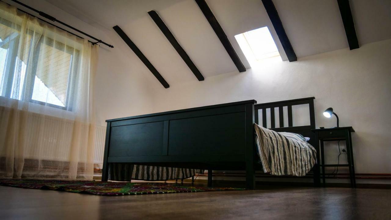 Pensiunea Gradinarilor Cu Ciubar Si Statie De Incarcare Electrica Auto Comanesti  Zimmer foto